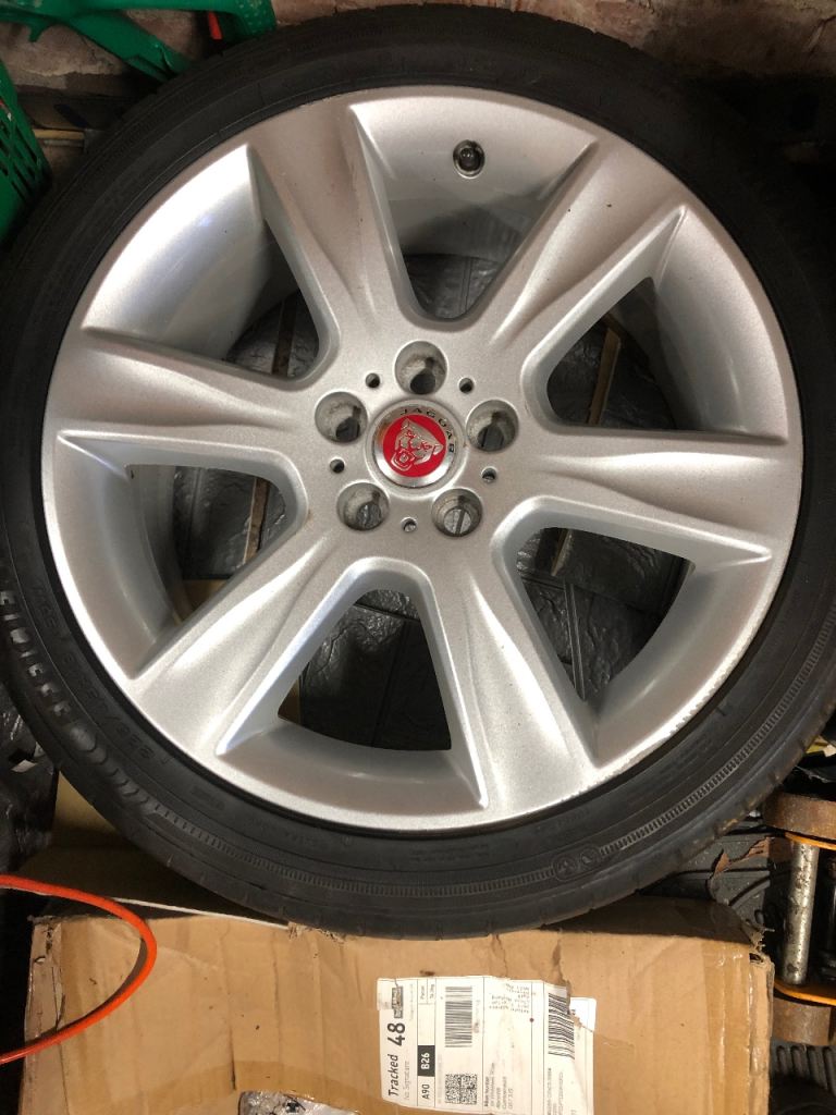 Genuine 18” Jaguar Alloy wheel 