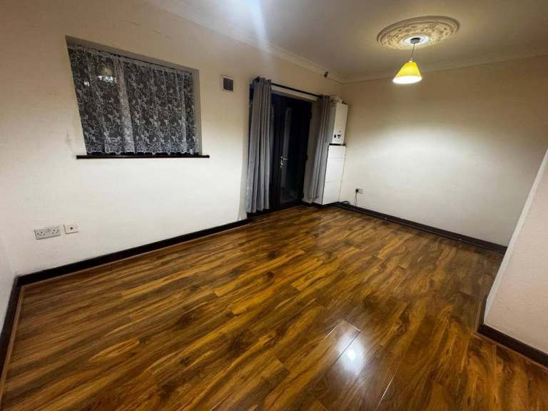 Immaculate 3/4 bedroom Family Home to Let at Reede Rd, Dagenham, RM10 8DT