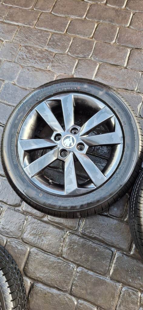 Skoda Citigo genuine 15" anthracite alloy wheels (x4)