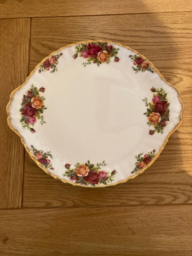 Royal Albert Old Country Roses 2No. cake serving plates