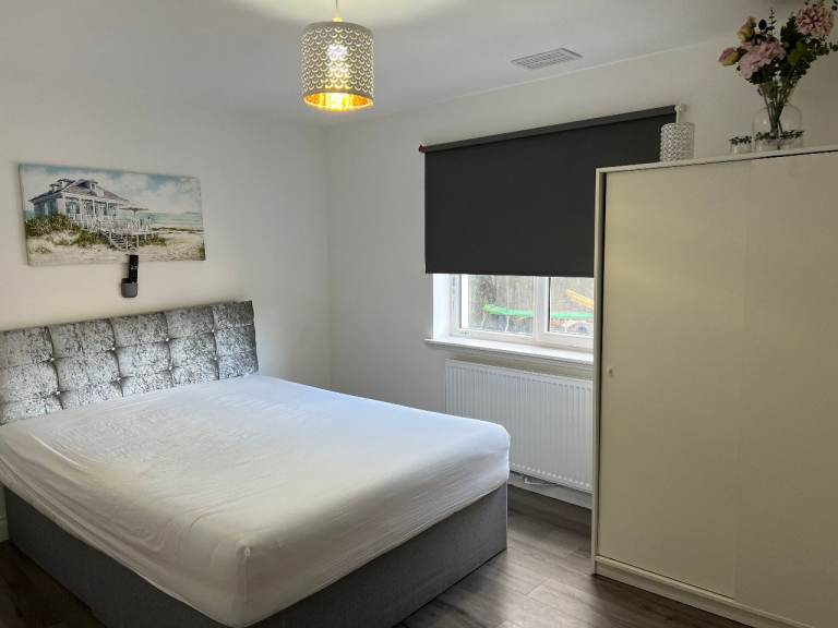 Ground Floor, fully furnished flat at walking distance to Paisley City centre.
