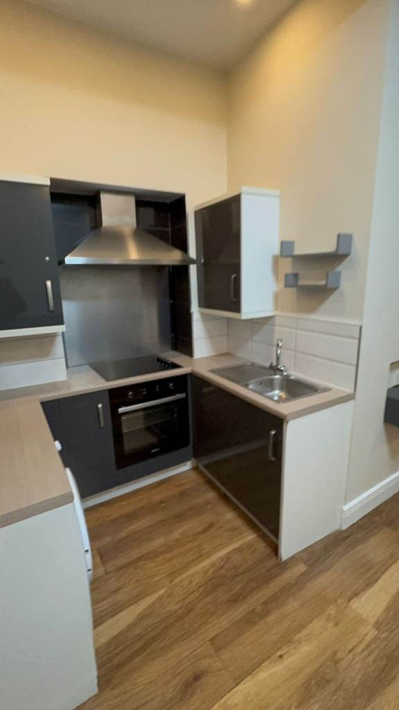 2 bedroom modern apartment, Infirmary Road