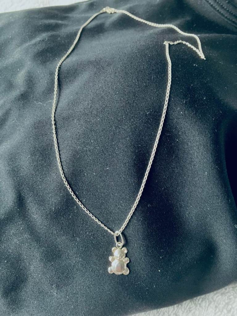Silver teddy bear necklace