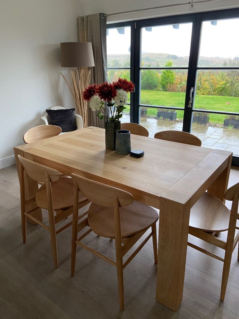Stunning Bo Concept solid oak lime washed extendable dining table Cost New £1500  Seats up to 10!