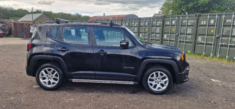 JEEP RENEGADE 2LITRE TDIESEL   MULTIJET LONGITUDE. 4X4 2015  STUNNING 