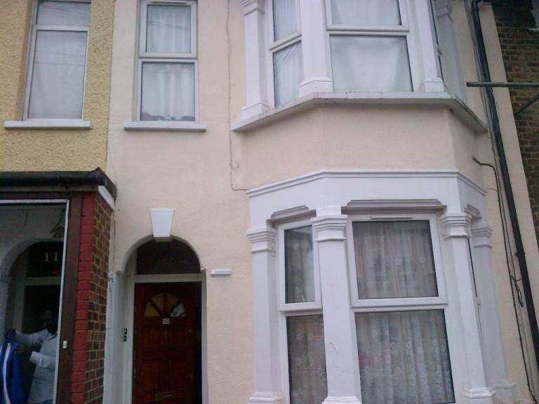 (BILLS INCLUDED & AVAILABLE NOW) ..DECENT DOUBLE Room in REDBRIDGE, IG1 3SS for £650pcm