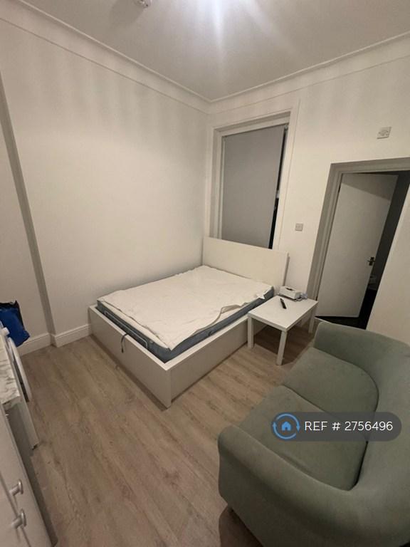 Studio flat in Greenleaf Road, London, E17 (#2756496)