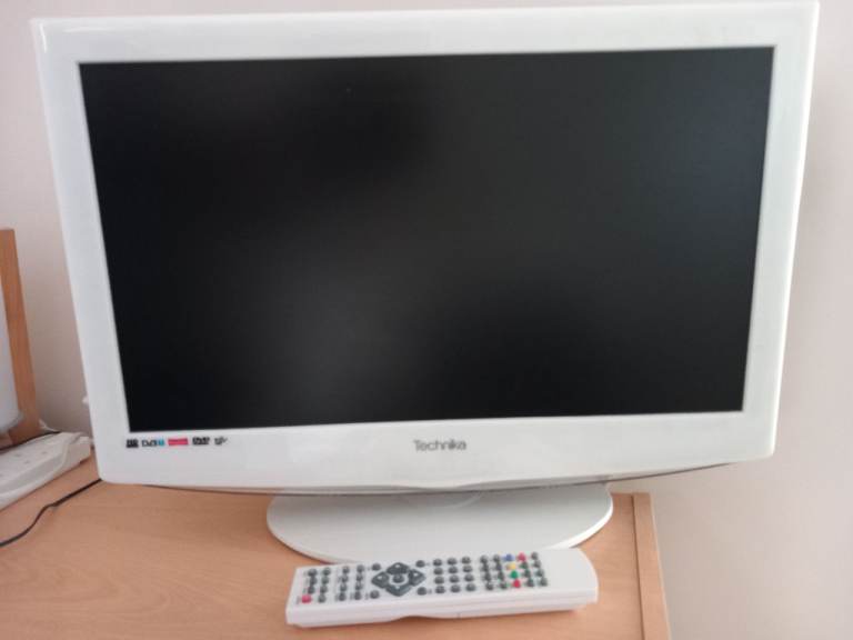 Non smart Technika TV freeview HD USB HDMI SCART 21.6 inch with remote.