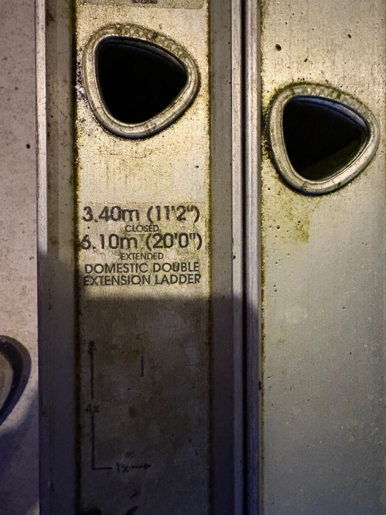 Aluminium extension ladder 