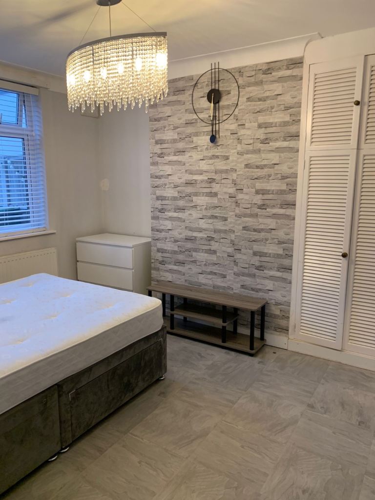 Furnished luxury Doubleroom @Romford 