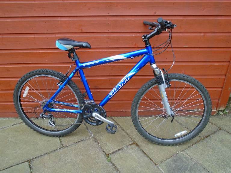 Giant rock SE mountain bike, 19 inch lightweight frame, 26 inch wheels, 21 gears, front suspension