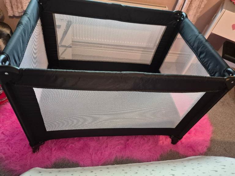Travel cot 