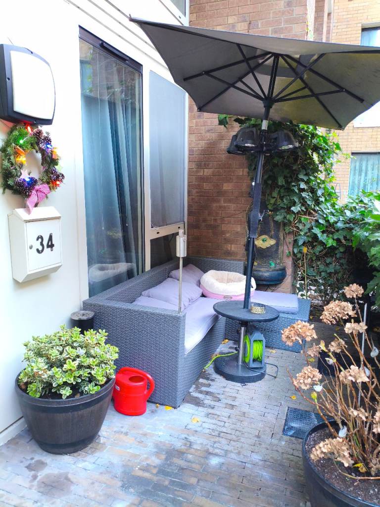Garden Patio Corner Sofa Set + FREE Parasol Table