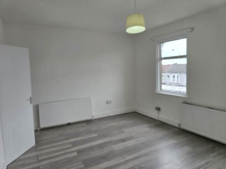 3 Bedrooms 1 Reception Refurbished First Floor Flat to Let on Romford Road London E7 8DF