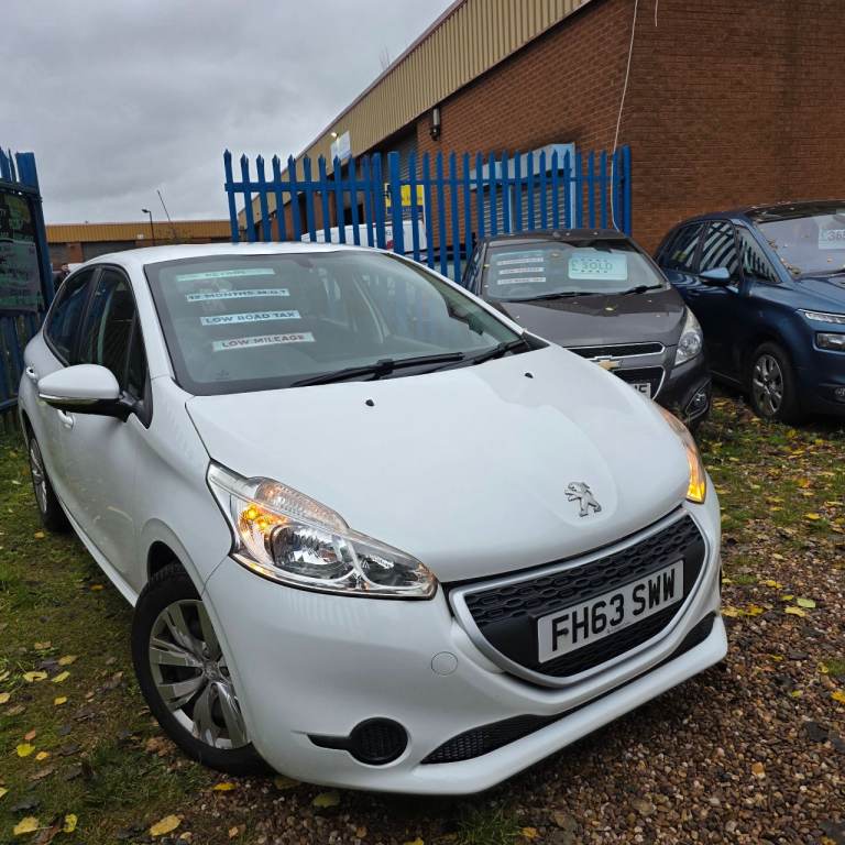 PEUGEOT 208 ACCESS+ 1.2 VTi PETROL YEAR 2014 LOW MILES ONLY 39K 12 MONTHS MOT £20 ROAD TAX PER YEAR!
