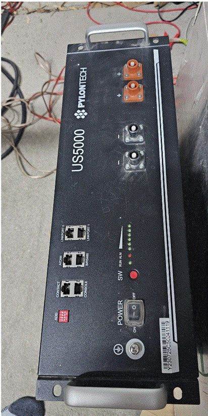 5 x US5000 Pylontech batteries