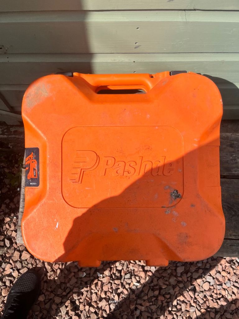 Gas nail gun