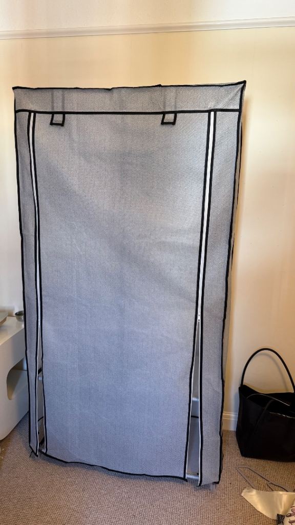 Foldable wardrobes 