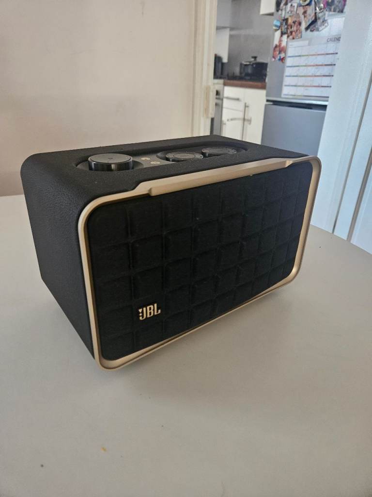 JBL Authentics 200 speaker with WiFi and bluetooth