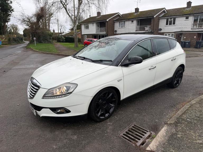Chrysler, DELTA, Hatchback, 2011, Manual, 1956 (cc), 5 doors