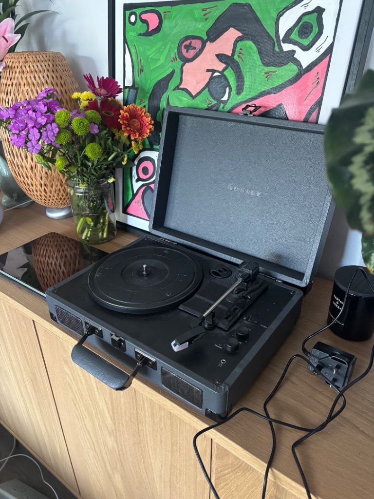 Crossley suitcase turntable 