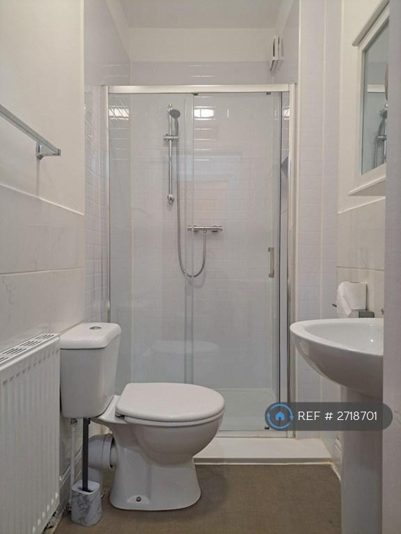 1 bedroom flat in Cambus Road, London, E16 (1 bed) (#2718701)