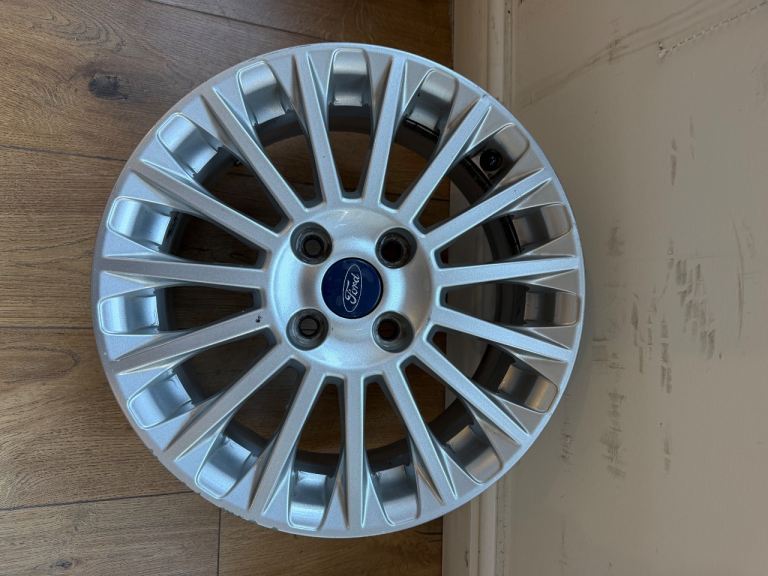 GENUINE FORD FIESTA MK6 MK7 TITANIUM 16"  15 SPOKE ALLOY WHEEL SILVER