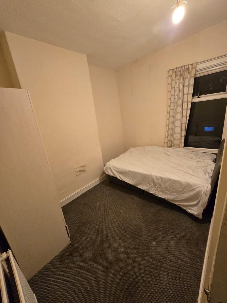 Room to let shared house 