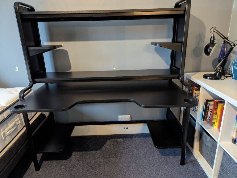 Fredde Black Gaming Desk