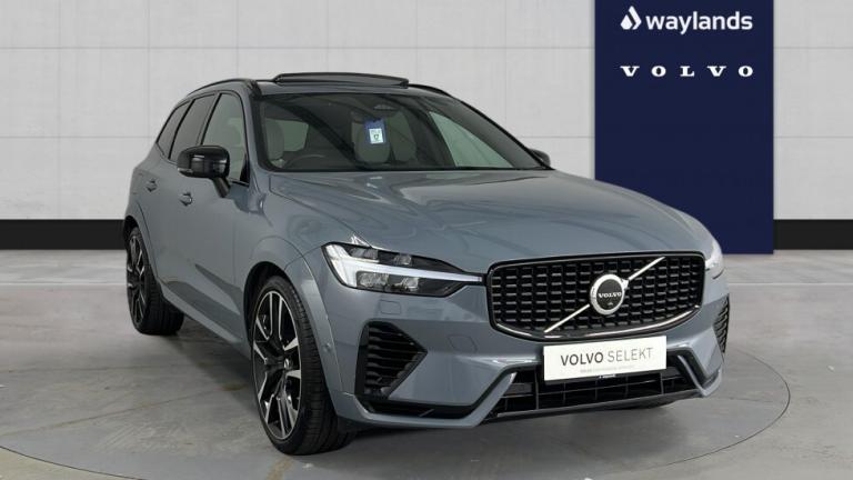 2022 Volvo XC60 Recharge Ultimate, T8 AWD plug-in hybrid, Electric/Petrol, Dark Estate Petrol Par...