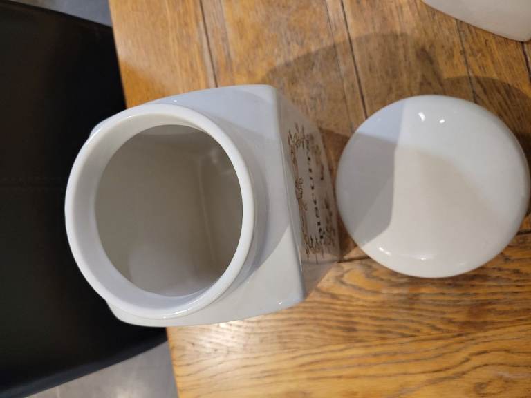 Eternal Beau Ceramic Biscuits Storage Jar with Lid