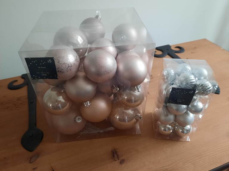 New Christmas by George Home 24 Silver Baubles