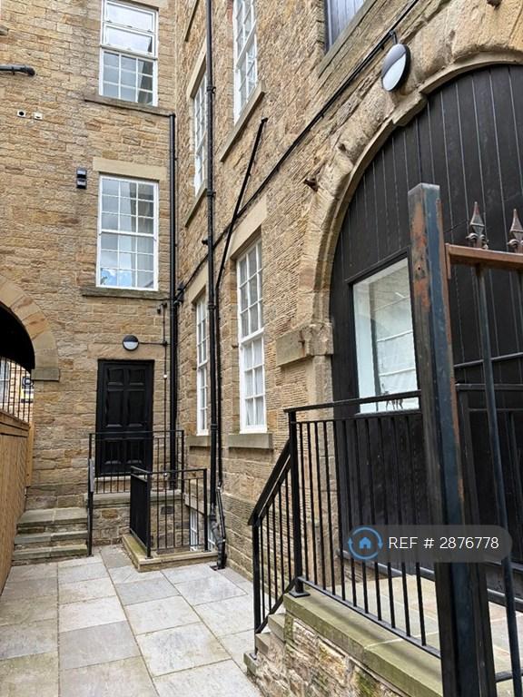 1 bedroom flat in Station Road, Batley, WF17 (1 bed) (#2876778)