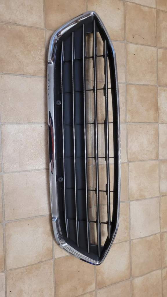 UPPER Front Grill Ford Focus titanium 2019  JX7B8C436A USED ALMOST PERFECT CONDITION
