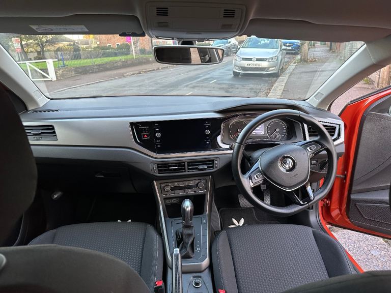 VOLKSWAGEN POLO AUTOMATIC 6,400 MILES