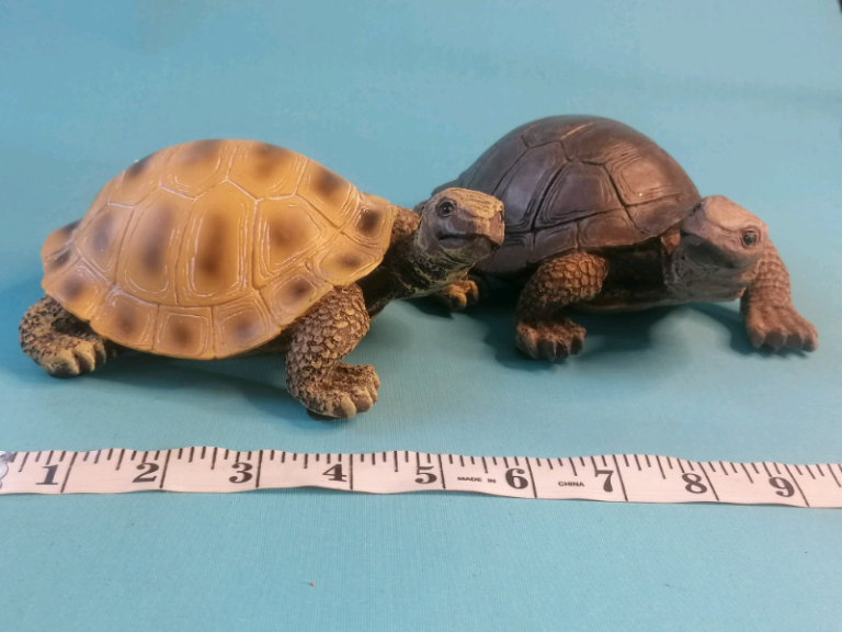 2x  very nice Turtles sculptures. (. Very good condition). 