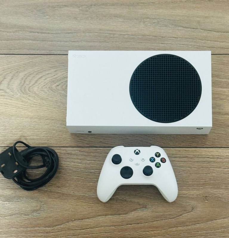 Xbox One S & Toshiba TV Complete Bundle – Ready to Play, Perfect for Bedrooms/Kids