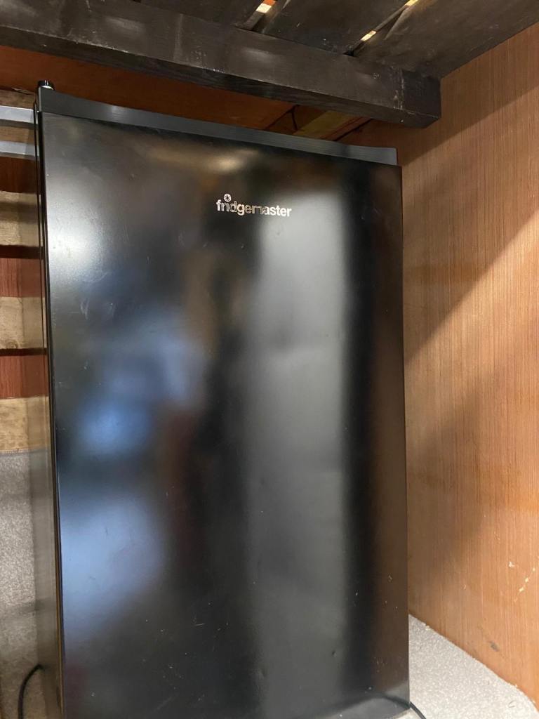 Under counter fridge with small freezer compartment 
