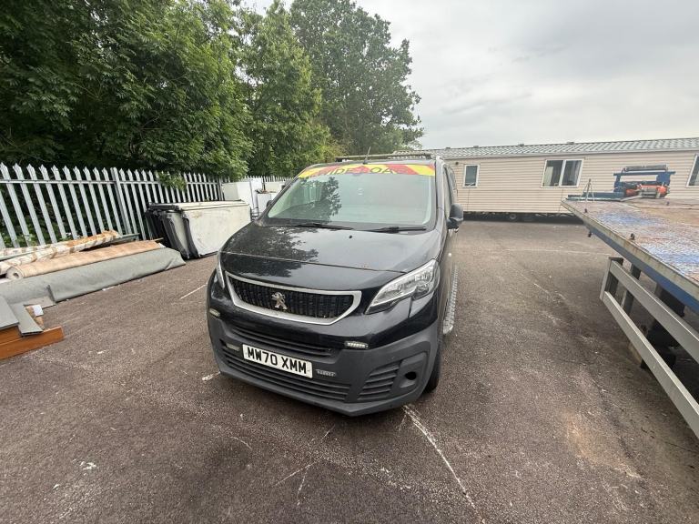 Peugeot Expert open to offers was used as caravan escort vehicle 