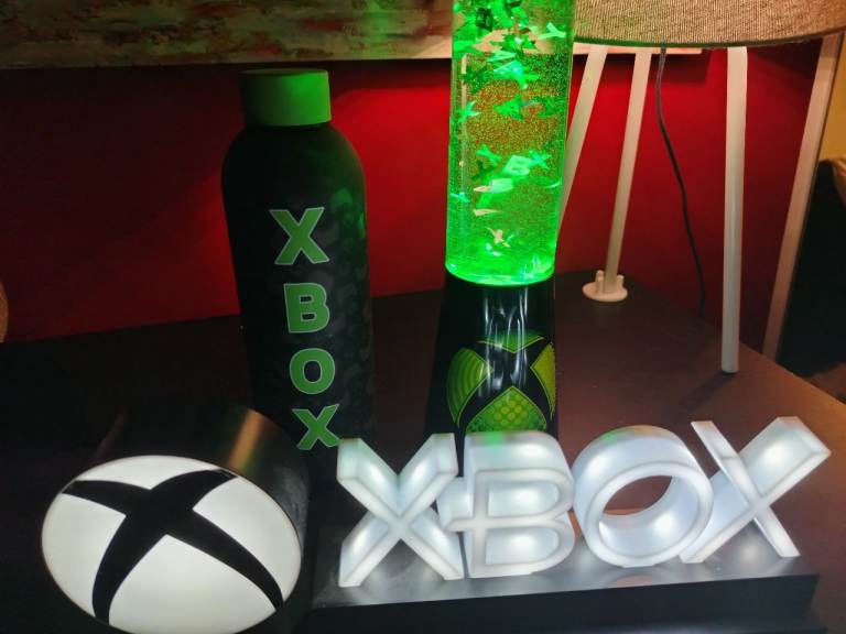 image for Xbox lights and drinks bottle