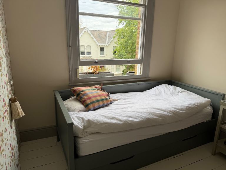 Trundle bed, sage green, single