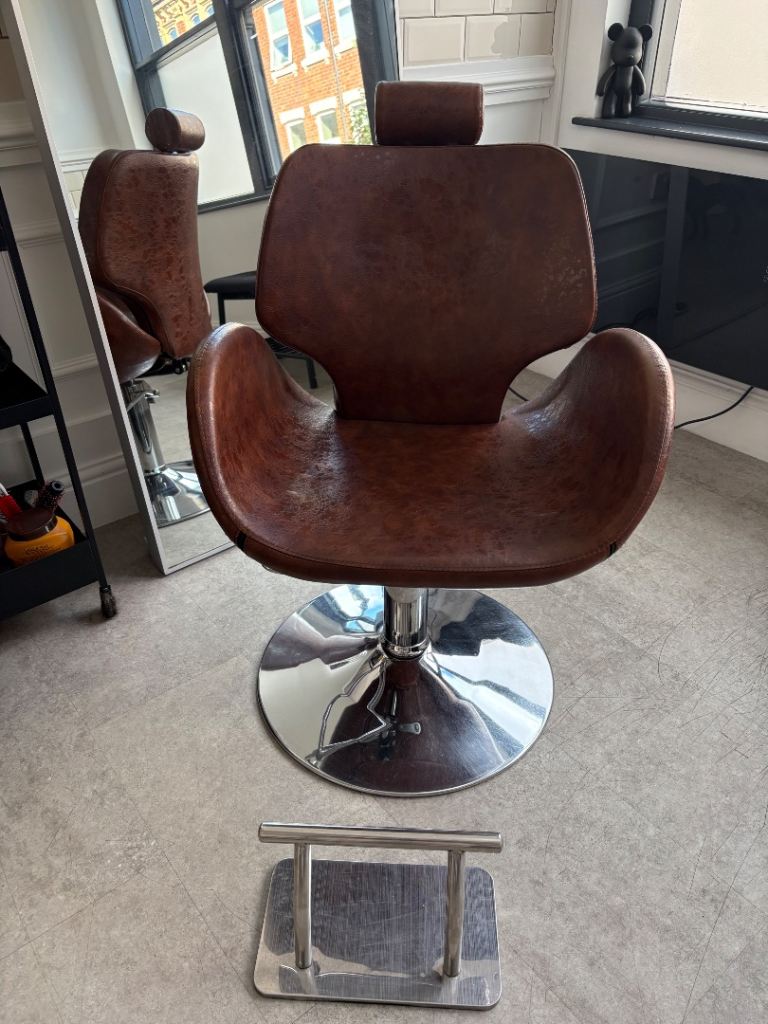 Living It Up Styling Chair 