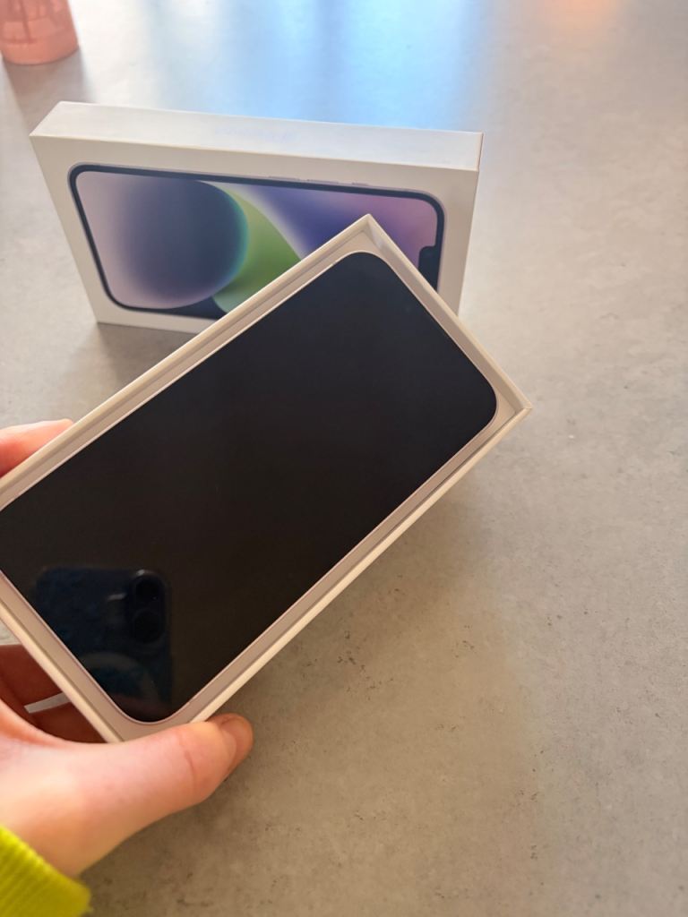 iPhone 14 light purple 