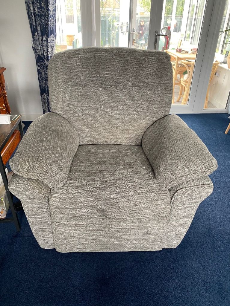 RISER RECLINER CHAIR