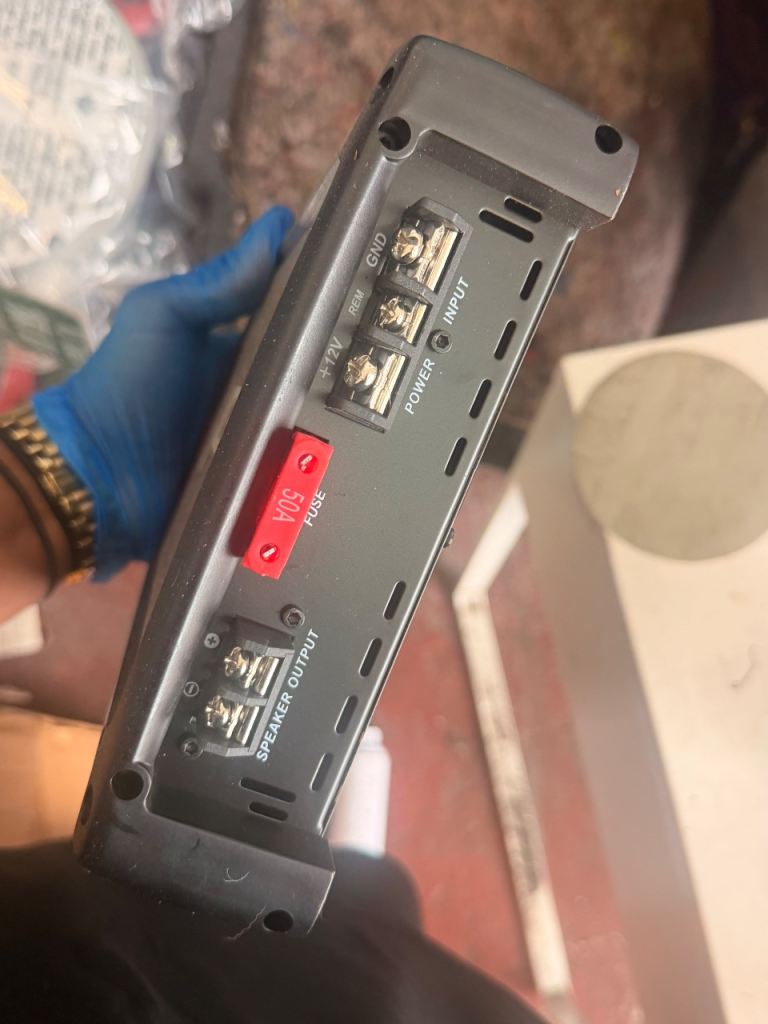 Almost brand new amp for sale 