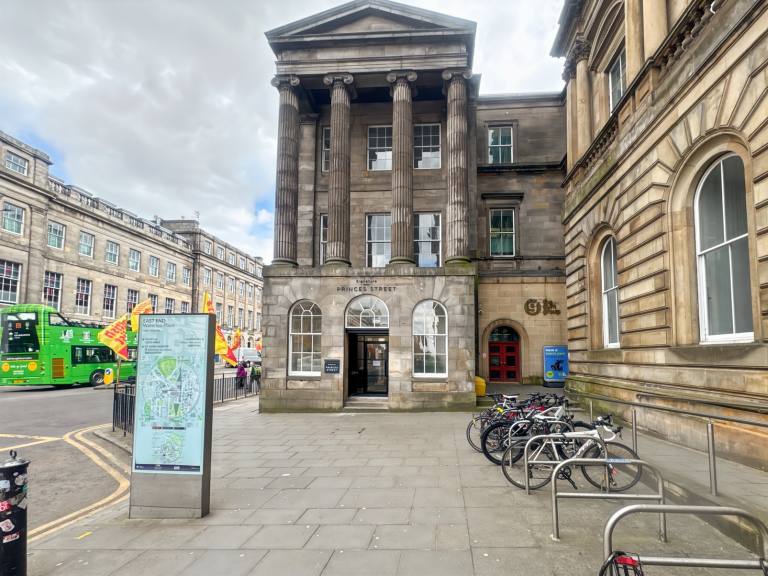 Edinburgh - EH1 3EG \ Office Space for 2 Workstations