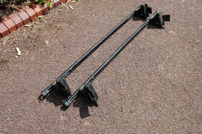 Thule car roof bars and feet