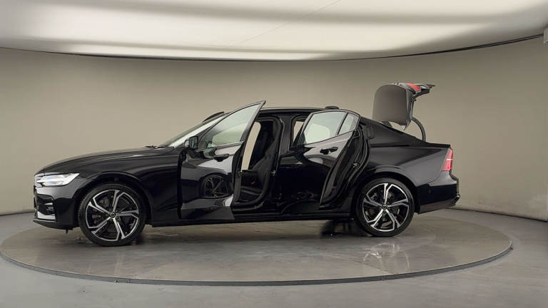 2023 Volvo S60 Plus Dark B5 (250 hp) Saloon Petrol/Electric Hybrid Automatic