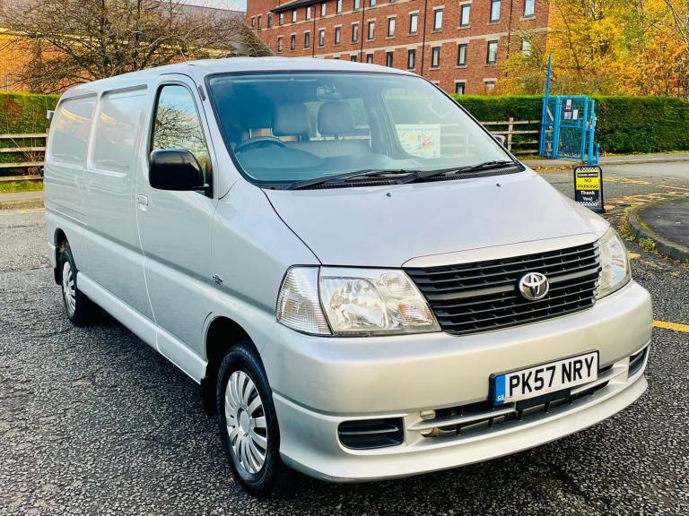 TOYOTA HIACE LONG WHEEL BASE POWERVAN 2.5 DIESEL SILVER