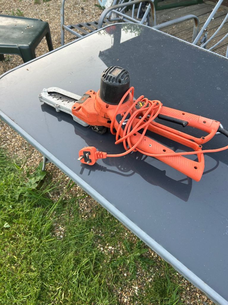 BLACK+DECKER Chainsaw – Good Condition, Electric